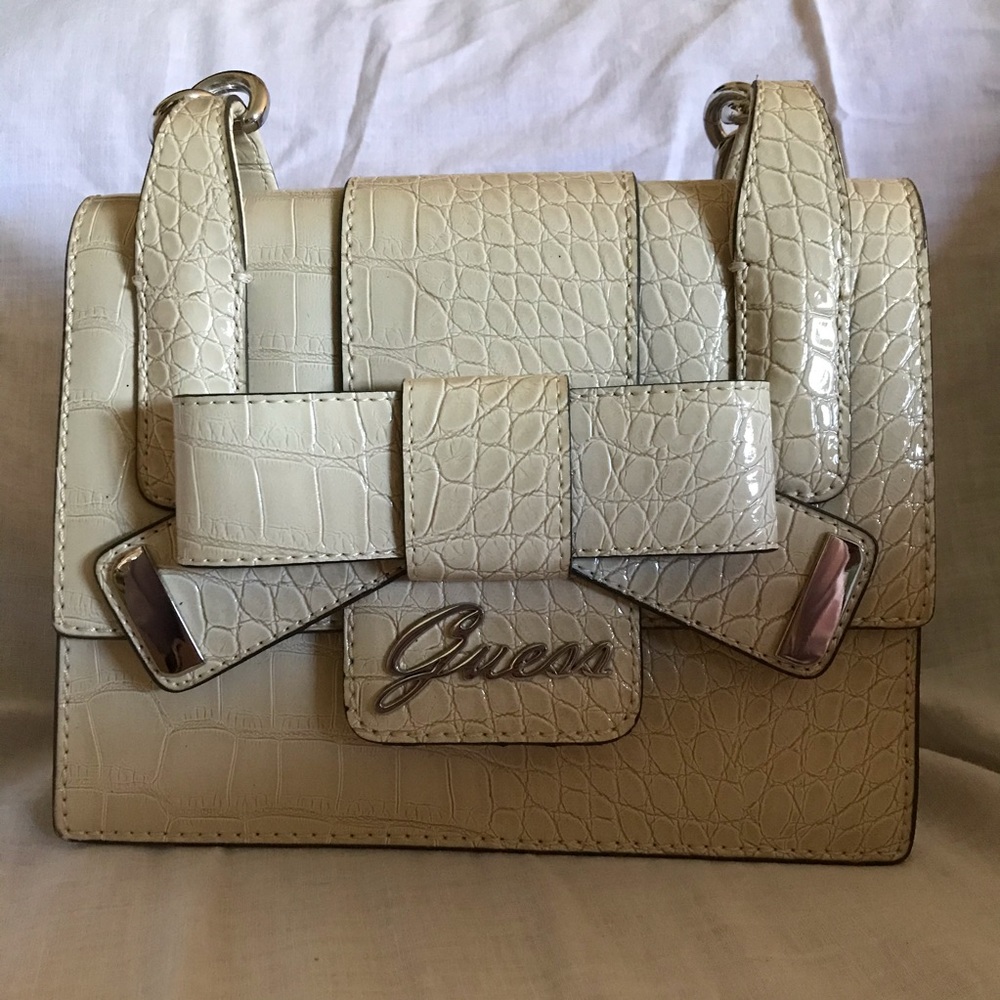 Guess White Leather-Like snakeskin purse